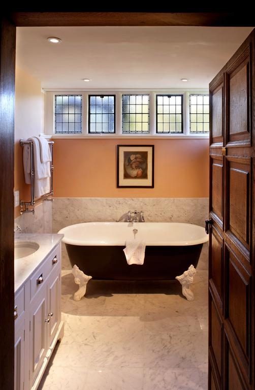 Four-Bedroom Cottage,380420623:JPEG