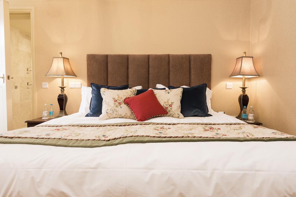 Deluxe Double Room with Disability Access - Astor Wing